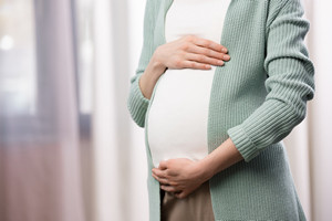 Použití dupilumabu u těžké atopické dermatitidy během těhotenství: kazuistika